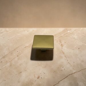 Kare Düğme Mat Altın Kulp 35 mm modern tasarım