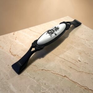 Delta Siyah Gül Desenli Beyaz Porselen Dolap Kulpu 160 mm