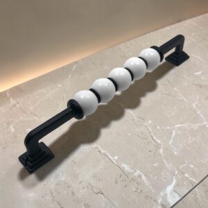 Maya Boncuklu Siyah Dolap Kulpu